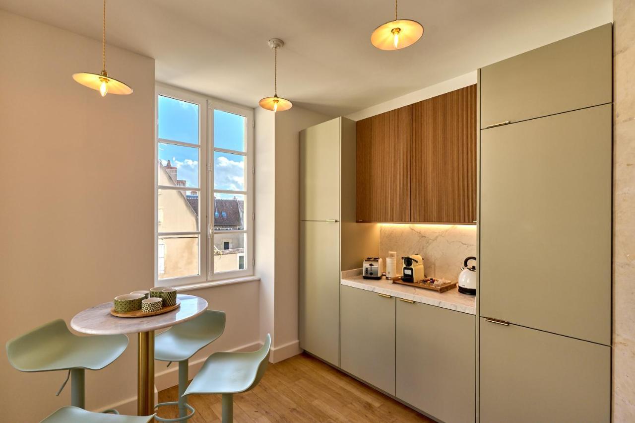 Appartement Montagnon - Les Suites Du Palais - Classe 4 Etoiles, Parking Prive, Vue Cathedrale, 3 Chambres, Primo C0Nciergerie Nevers Buitenkant foto