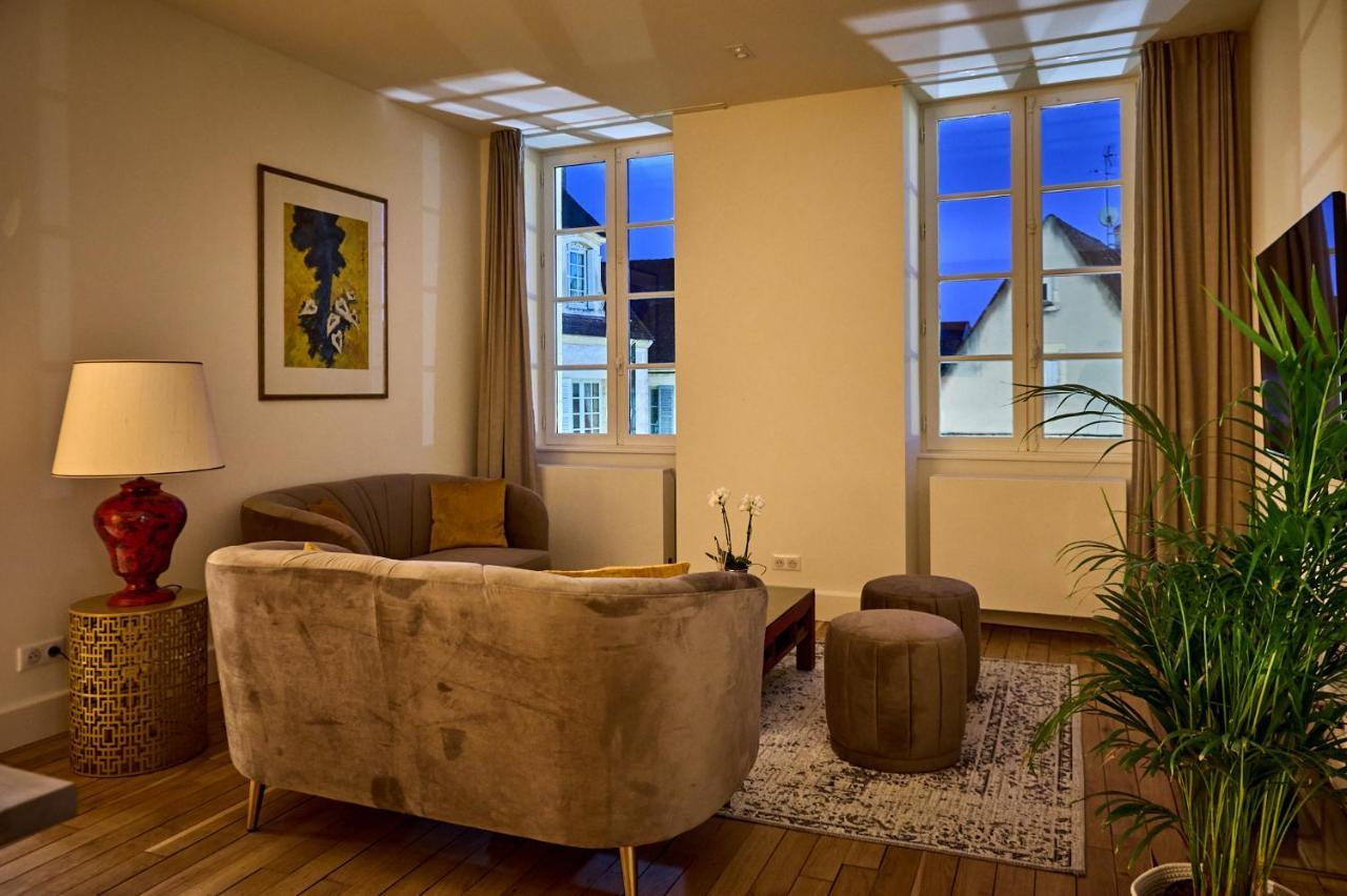 Appartement Montagnon - Les Suites Du Palais - Classe 4 Etoiles, Parking Prive, Vue Cathedrale, 3 Chambres, Primo C0Nciergerie Nevers Buitenkant foto