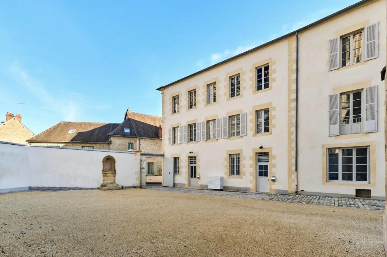 Appartement Montagnon - Les Suites Du Palais - Classe 4 Etoiles, Parking Prive, Vue Cathedrale, 3 Chambres, Primo C0Nciergerie Nevers Buitenkant foto