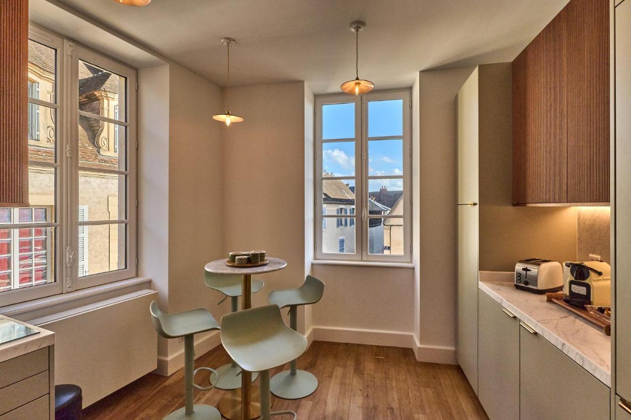 Appartement Montagnon - Les Suites Du Palais - Classe 4 Etoiles, Parking Prive, Vue Cathedrale, 3 Chambres, Primo C0Nciergerie Nevers Buitenkant foto