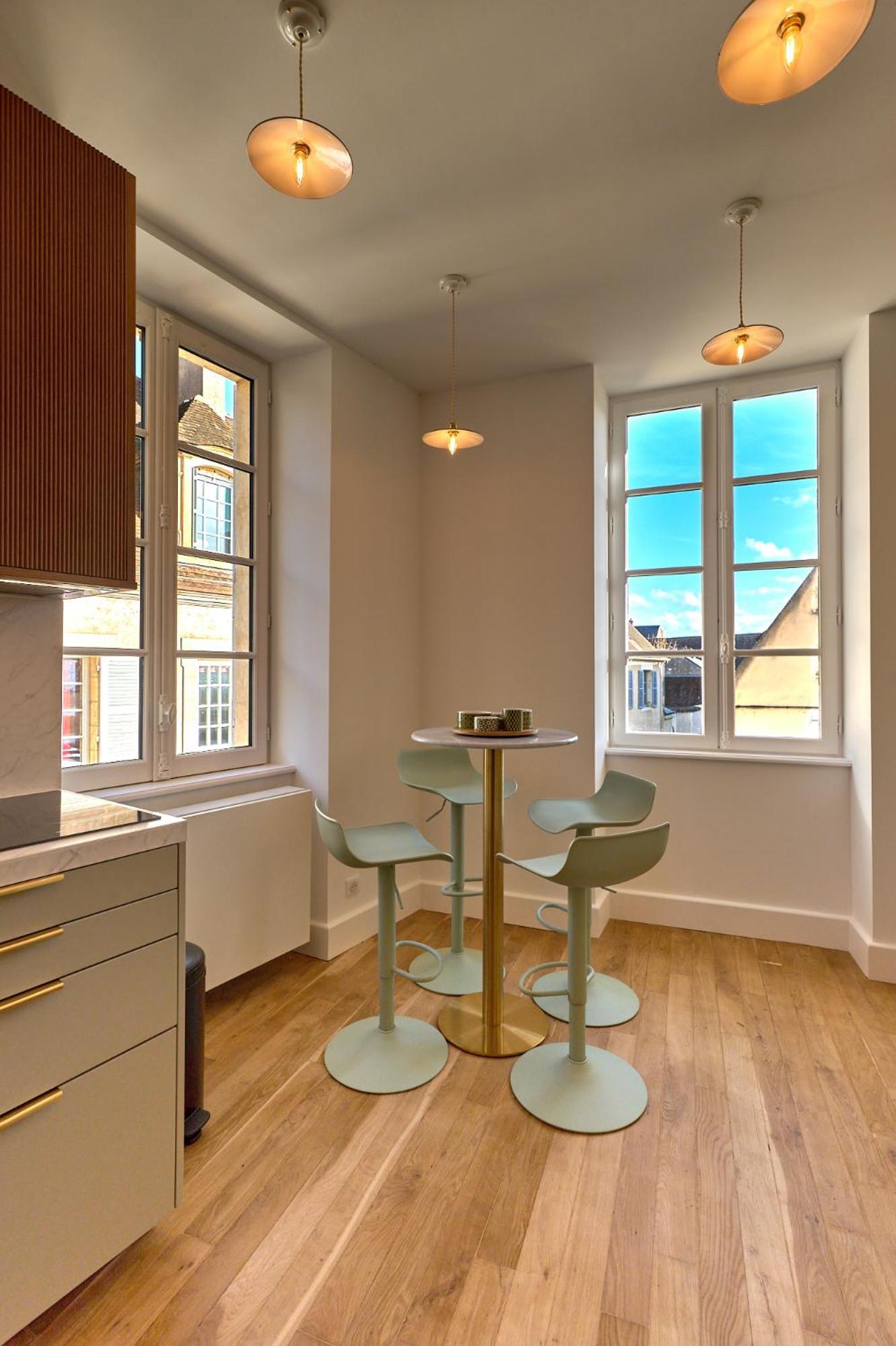 Appartement Montagnon - Les Suites Du Palais - Classe 4 Etoiles, Parking Prive, Vue Cathedrale, 3 Chambres, Primo C0Nciergerie Nevers Buitenkant foto