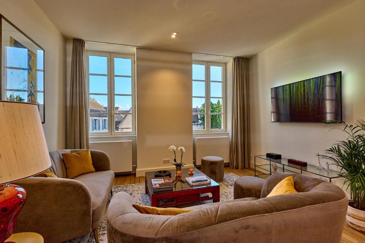 Appartement Montagnon - Les Suites Du Palais - Classe 4 Etoiles, Parking Prive, Vue Cathedrale, 3 Chambres, Primo C0Nciergerie Nevers Buitenkant foto